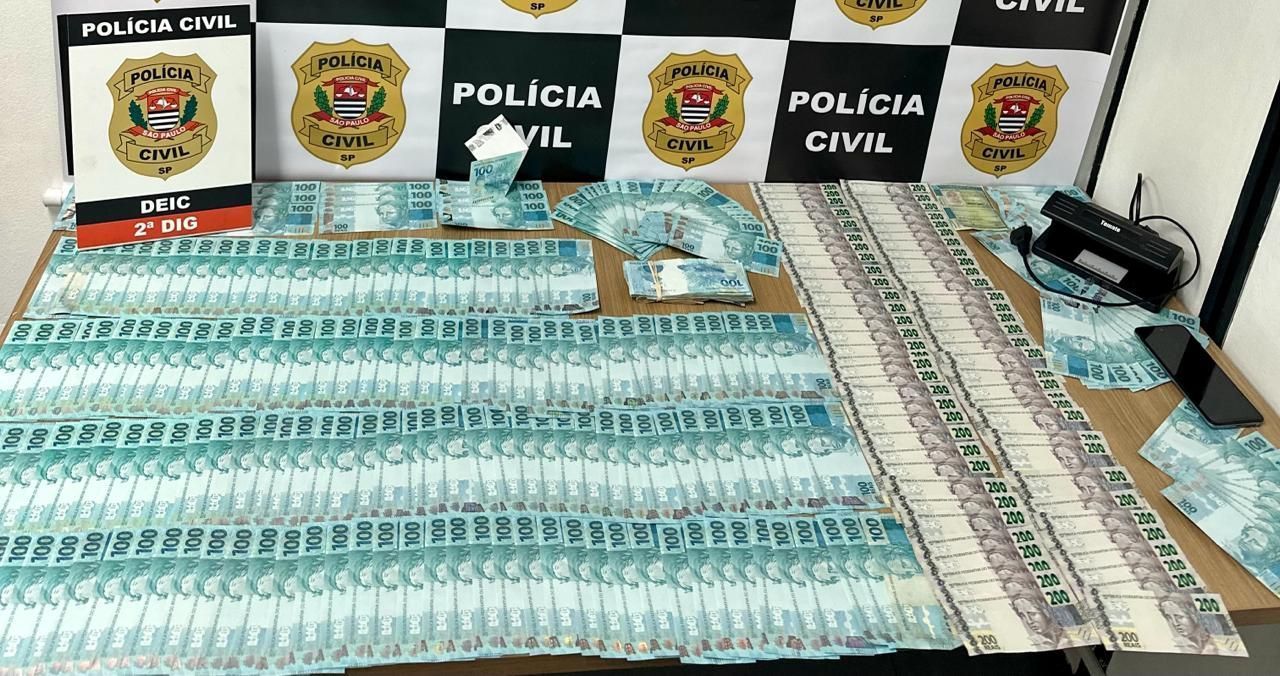 Homem é preso com R$ 49,5 mil em notas falsas, em São Paulo
