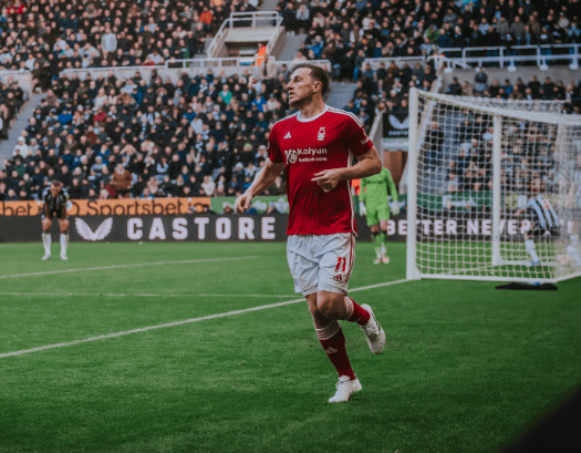 Chris Wood, ex-Newcastle, marcou hat-trick pelo Nottingham Forest