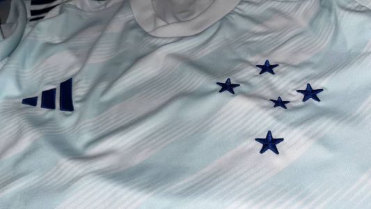 Nova camisa branca do Cruzeiro para a temporada 2023