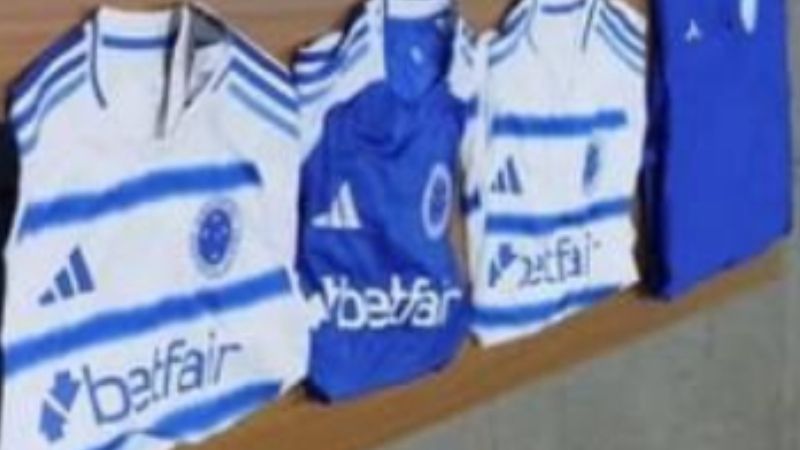 Cruzeiro prepara lançamento de novo uniforme inspirado em hino do clube