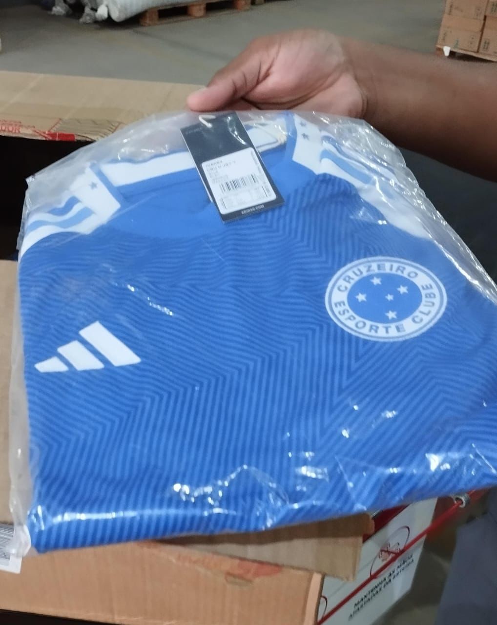 Vaza nova imagem de camisa do Cruzeiro um dia antes do lançamento; veja