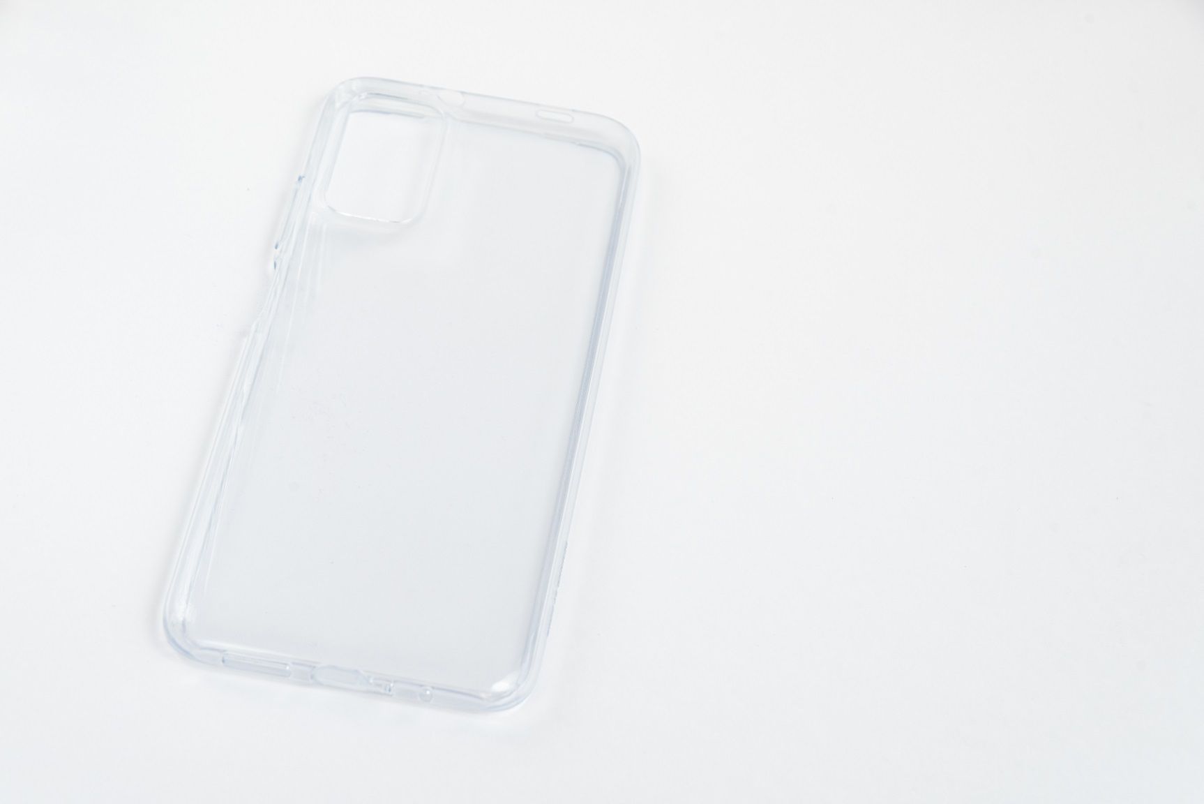 Como limpar uma capa transparente de celular? Veja como remover o amarelamento