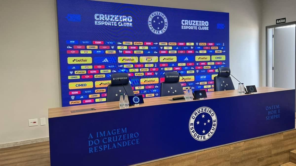 Cruzeiro inaugura nova sala de imprensa na Toca em apresentação de Zé Ricardo