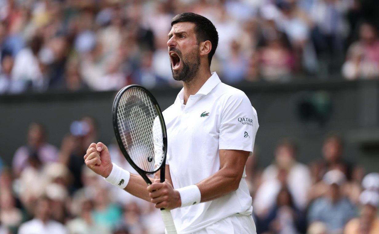 Sob olhares de Federer, Djokovic vira sobre De Minaur e vai às quartas em Wimbledon