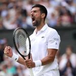 Sob olhares de Federer, Djokovic vira sobre De Minaur e vai às quartas em Wimbledon