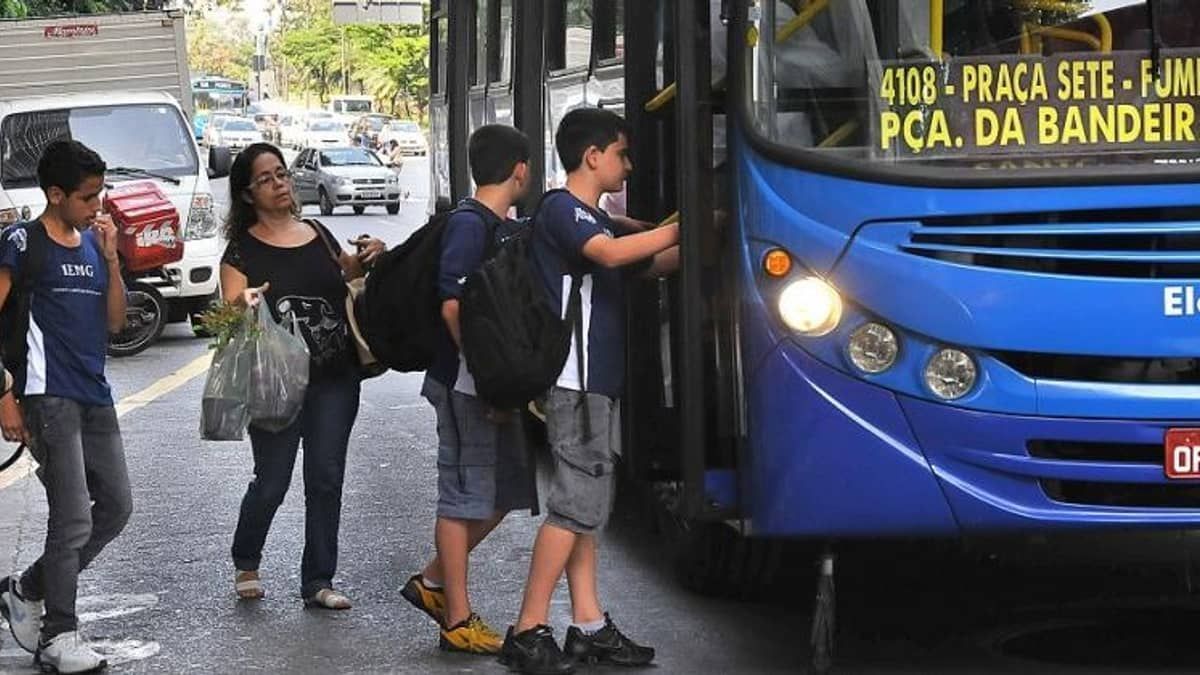 Seis mil estudantes de Belo Horizonte ganham direito a transporte gratuito de ônibus