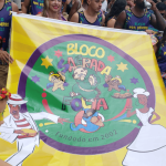 Avó e netas aproveitam Carnaval de BH no Bloco 'Sagrada Folia': 'Nasci no meio do baco-baco'