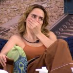 Ana Paula comete gafe e erra nome de apresentador em conversa no BBB 26