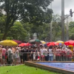 Mesmo com chuva, foliões curtem Carnaval de BH no Bloco 'Carnakvsh': 'Não atrapalhou ninguém'