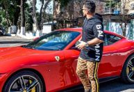 Atacante do América compra carro de luxo avaliado em mais de R$ 3 milhões; fotos
