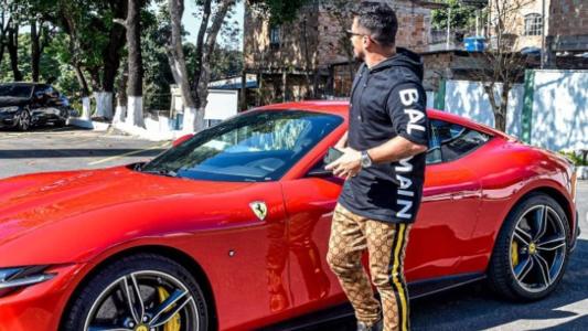 Novo carro do atacante Aloísio, do América