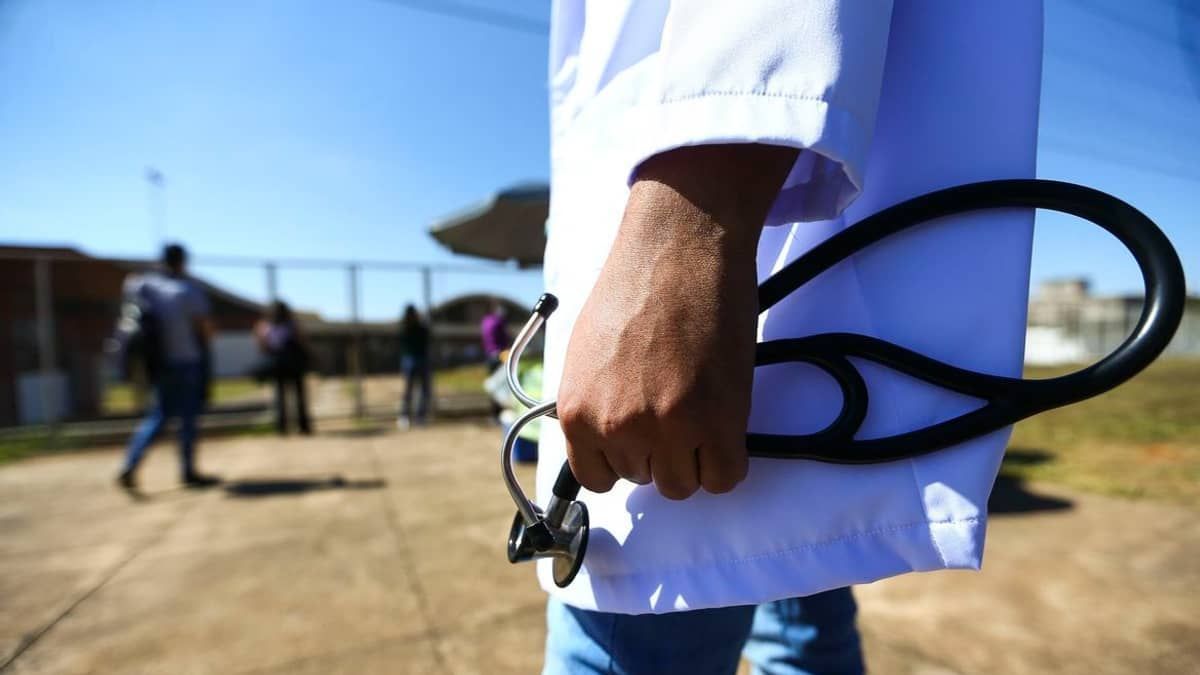 Mais Médicos tem recorde de inscrições na retomada do programa, diz governo