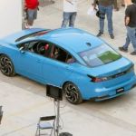 Flagra: novo Nissan Versa, que chega ao Brasil em 2026, terá visual mais esportivo