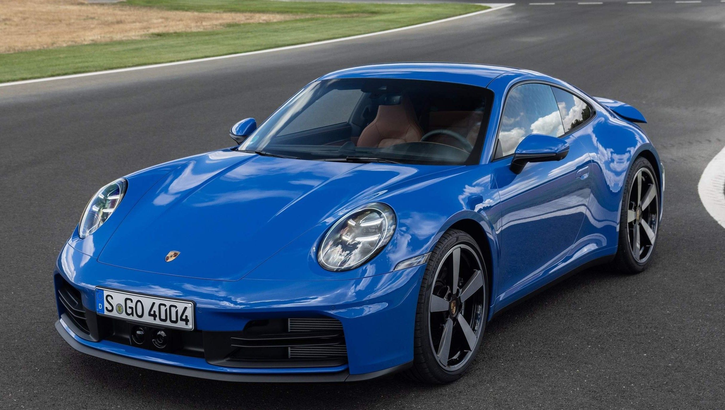 Porsche 911 quase iguala Honda Civic em emplacamentos no Brasil em 2025
