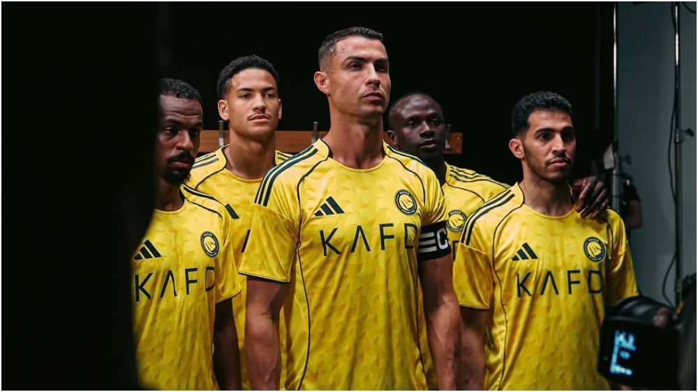 Cristiano Ronaldo é modelo, e Al-Nassr lança novo uniforme; veja fotos
