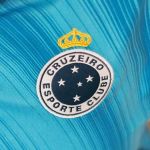 Após vazamento, Cruzeiro oficializa nova camisa; veja fotos