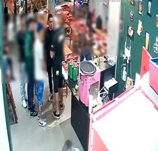 Novo vídeo mostra suspeito de mirar arma para PM momentos antes de ser morto em BH