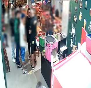 Novo vídeo mostra suspeito de mirar arma para PM momentos antes de ser morto em BH