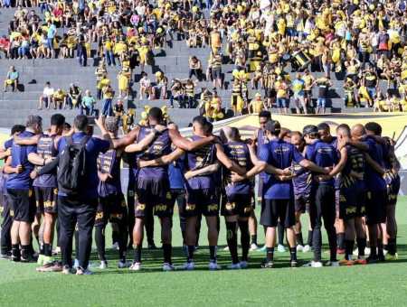 Time do Novorizontino antes de jogo pela temporada 2025