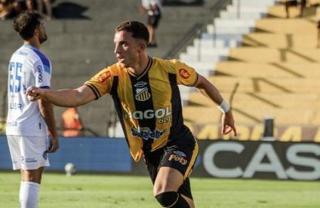 Nathan Fogaça comemora gol do Novorizontino sobre o Paysandu pela Série B de 2025