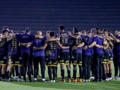 Time do Novorizontino antes de jogo da Série B 2025