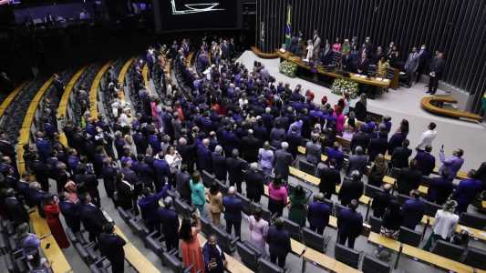 Novos deputados tomaram posse na Câmara nesta quarta-feira (1º)