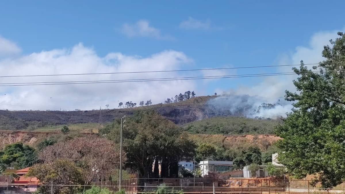 Serra do Rola Moça tem novos focos de incêndio; chamas foram causadas por corpo queimado