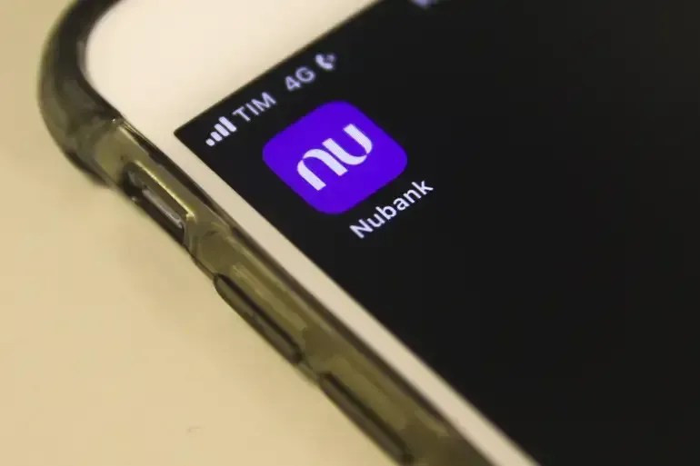 Criminosos usam nome do Nubank para aplicar 142 golpes da central telefônica em BH em 2024