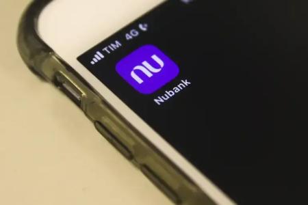 celular com aplicativo do nubank