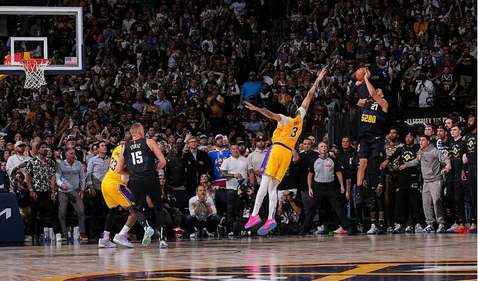 NBA: Com show de Jokic e cesta no fim, Nuggets abrem 2 a 0 sobre Lakers nos playoffs