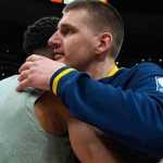 NBA: Nuggets vencem Bucks com shows de Jokic e Antetokounmpo