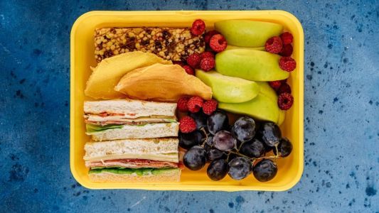 Nutricionista diz que gorduras, carboidratos e açucares podem ser encontrados em alimentos naturais