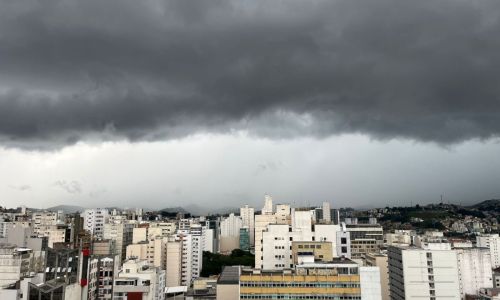 Nuvens carregadas em Juiz de Fora