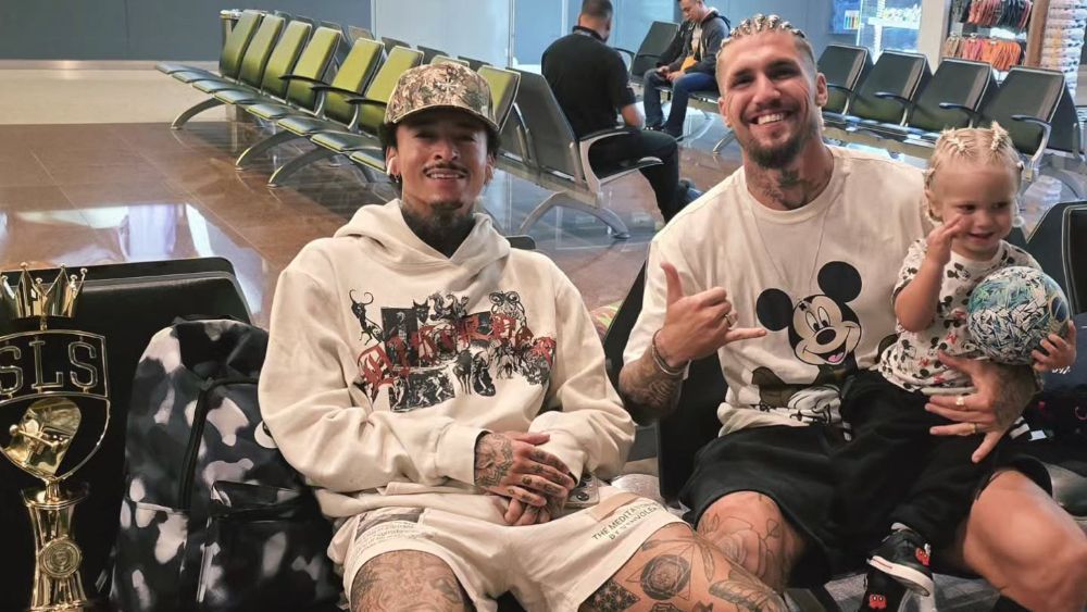Atlético: Lyanco tieta campeão mundial de skate em encontro em aeroporto
