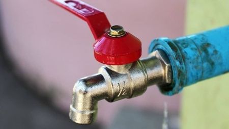 O abastecimento de água nos bairros será interrompido na noite de quarta-feira (8)