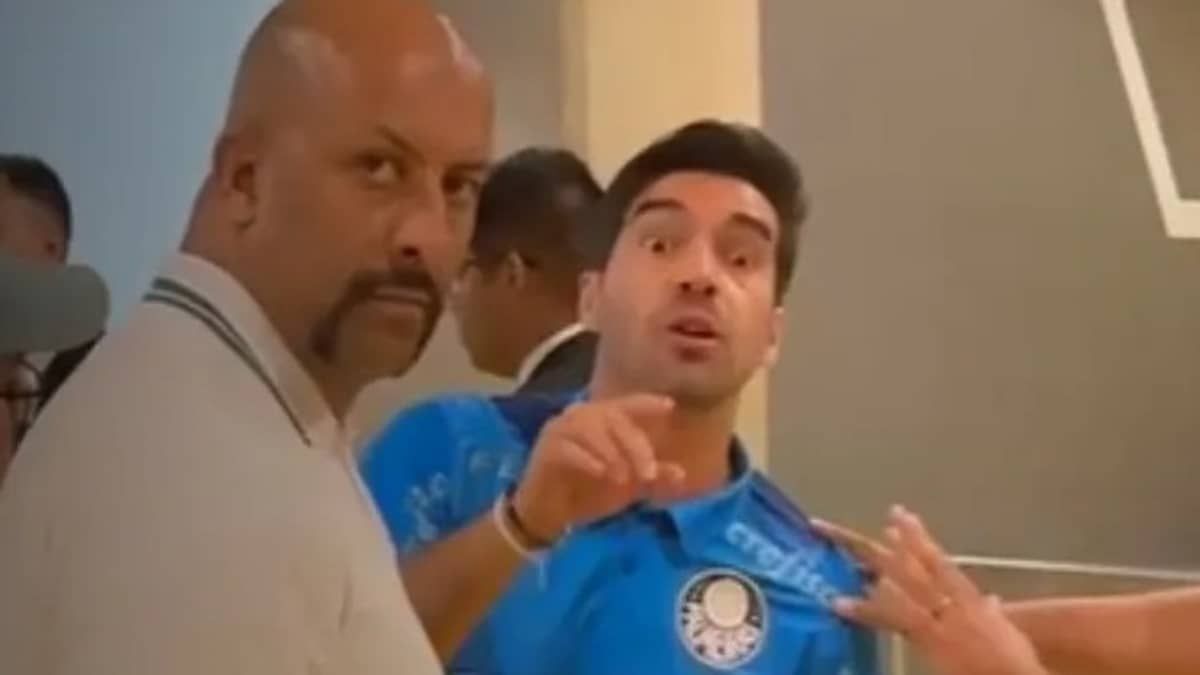 O Abel Ferreira tem que 'abaixar a bolinha'