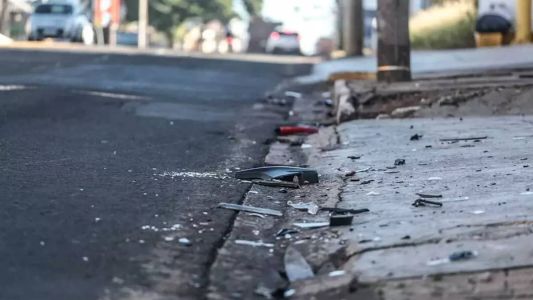 O acidente aconteceu na noite deste domingo (4)