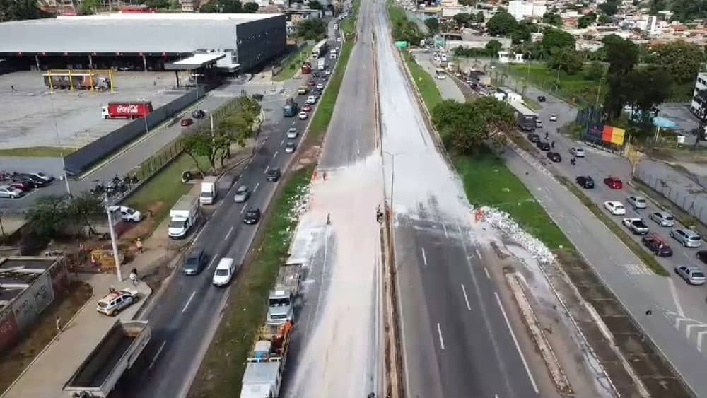 Vídeo: limpeza de tinta no Anel começa 11 horas depois do acidente