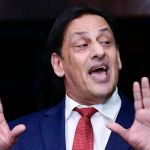 Wassef, advogado de Bolsonaro que recomprou Rolex, deve condomínio e IPTU