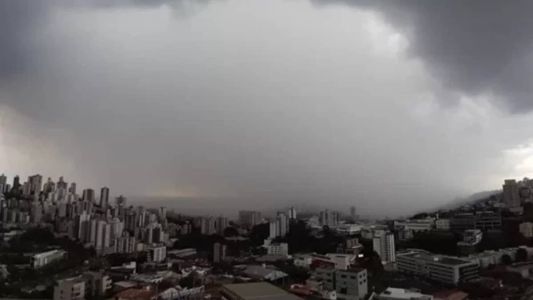O alerta de chuva intensa é válido até às 10h desta sexta-feira (6) em 800 cidades de Minas Gerais