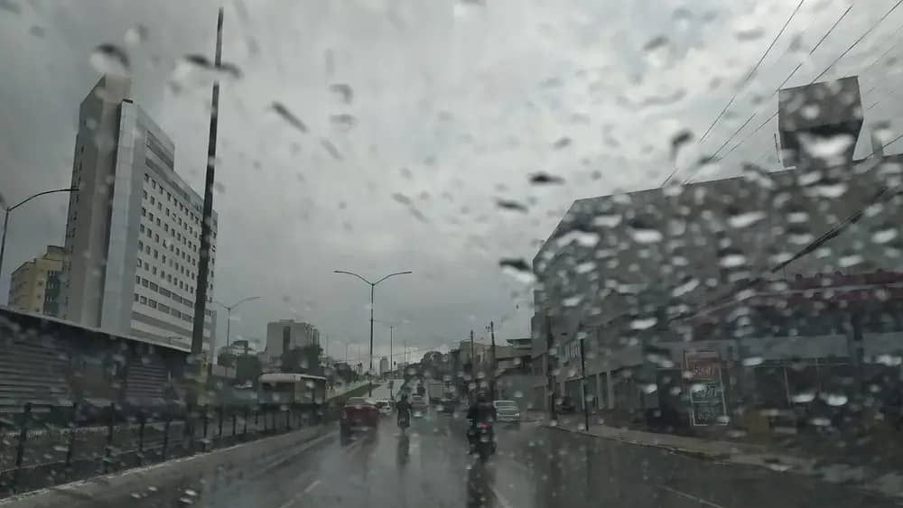 Belo Horizonte tem alerta de pancadas de chuva e ventos de 50 km/h; veja recomendações