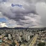 Belo Horizonte tem alerta de pancadas chuva com raios e rajadas de vento nesta terça; confira recomendações