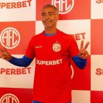 Campeão do mundo, Romário planeja reestreia no futebol aos 58 anos