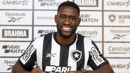 O angolano Bastos Quissanga é o novo zagueiro do Botafogo