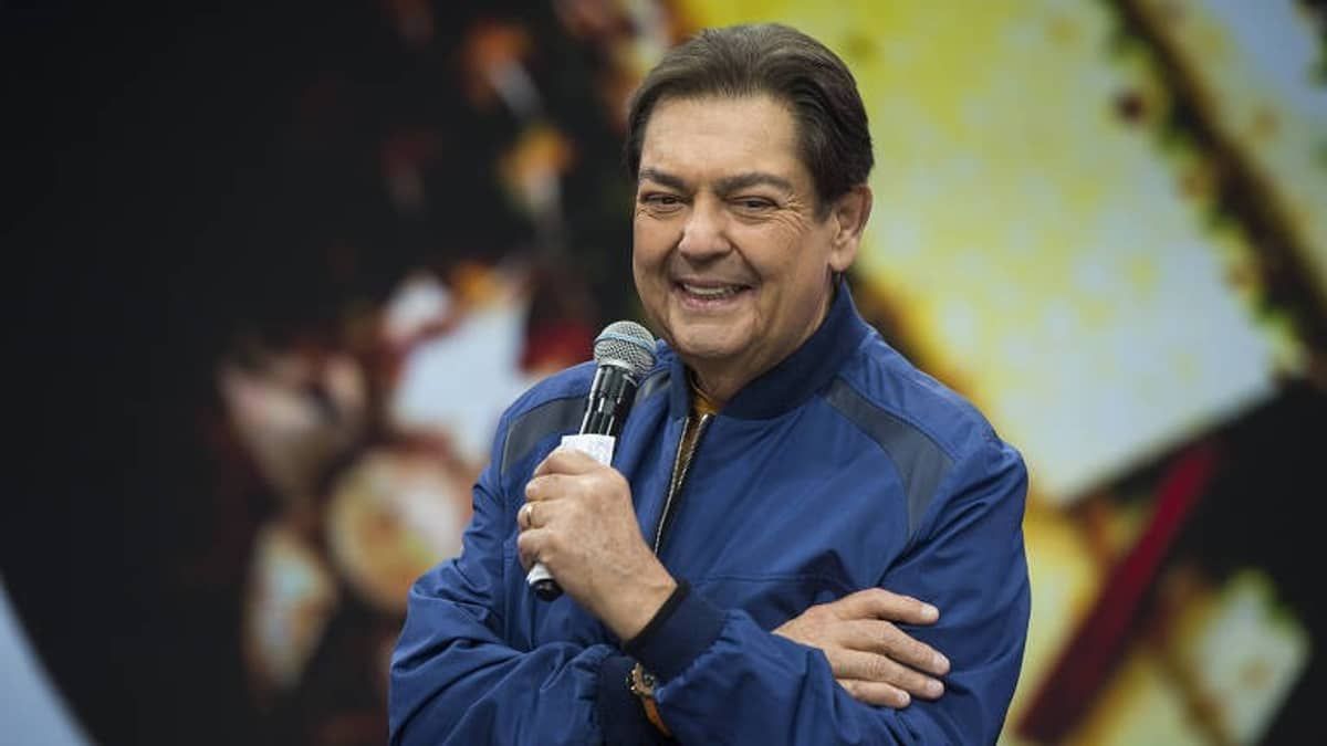Faustão é extubado e conversa normalmente