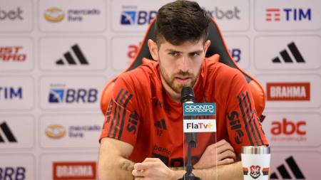 O argentino Agustín Rossi em sua apresentação oficial no Flamengo