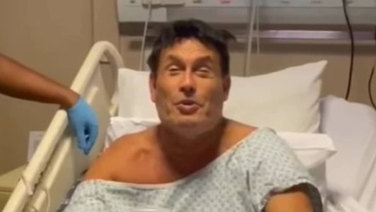 O artista tranquilizou os fãs após o procedimento