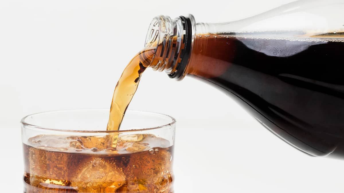 Saiba o que é aspartame, em quais produtos está presente e se o adoçante deve ser cortado da dieta