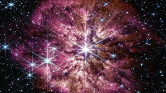 O astro tem massa 30 vezes maior que do Sol