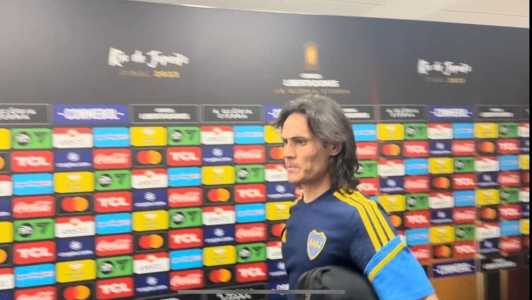O atacante Edinson Cavani na saída do Maracanã, após a final da Libertadores